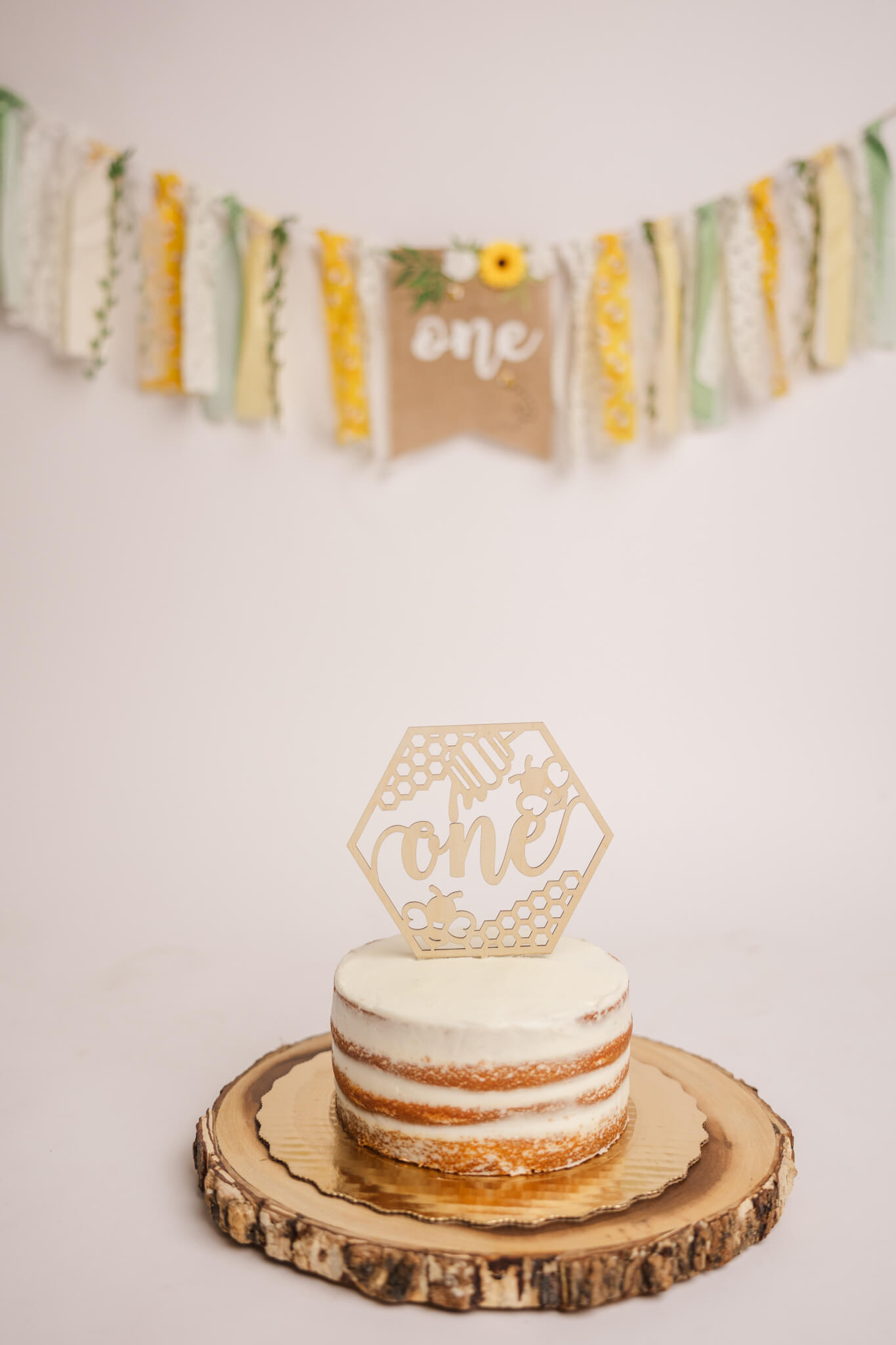 Simple cake set up from one year old cake smash session by Molly Berry Photography