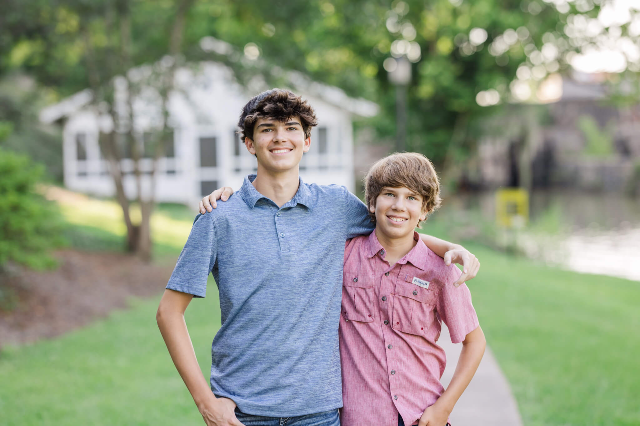 Brothers share a moment during their sibling session by molly berry photography