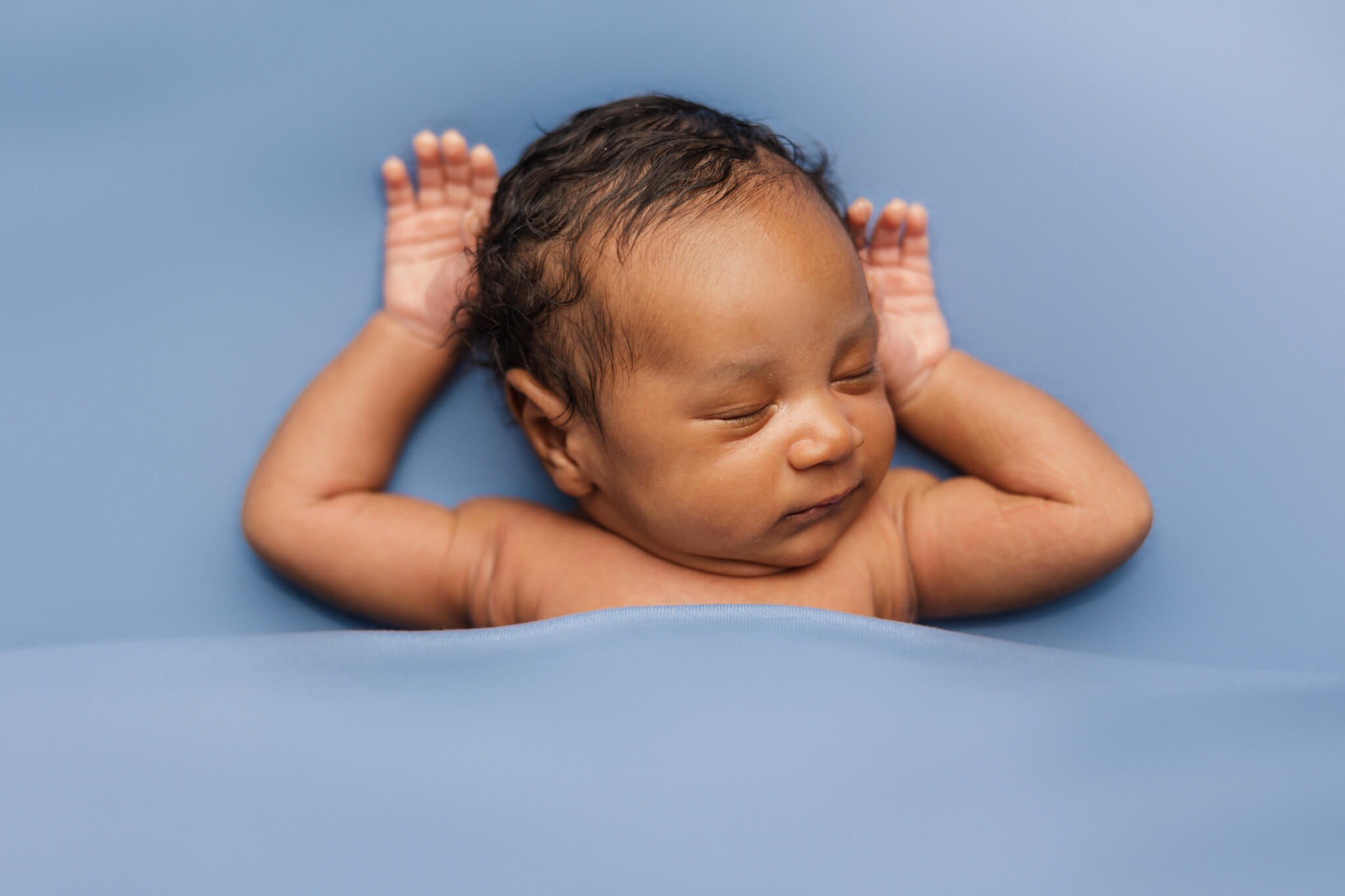 Newborn baby relaxing during his newborn session in the studio with molly berry photography.
Magnolia Chiropractic.