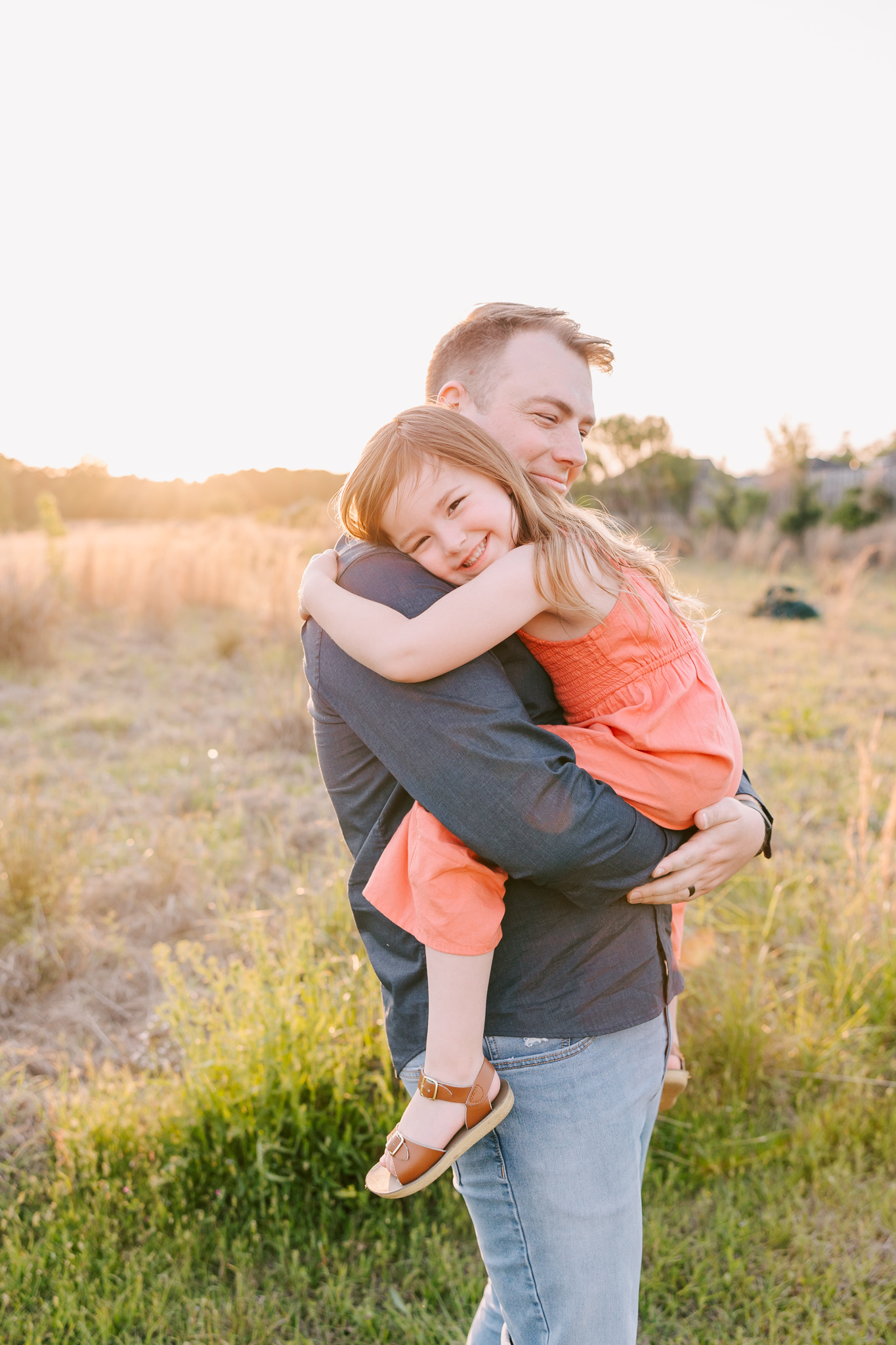 Dad and daughter share a hug during their augusta family session.