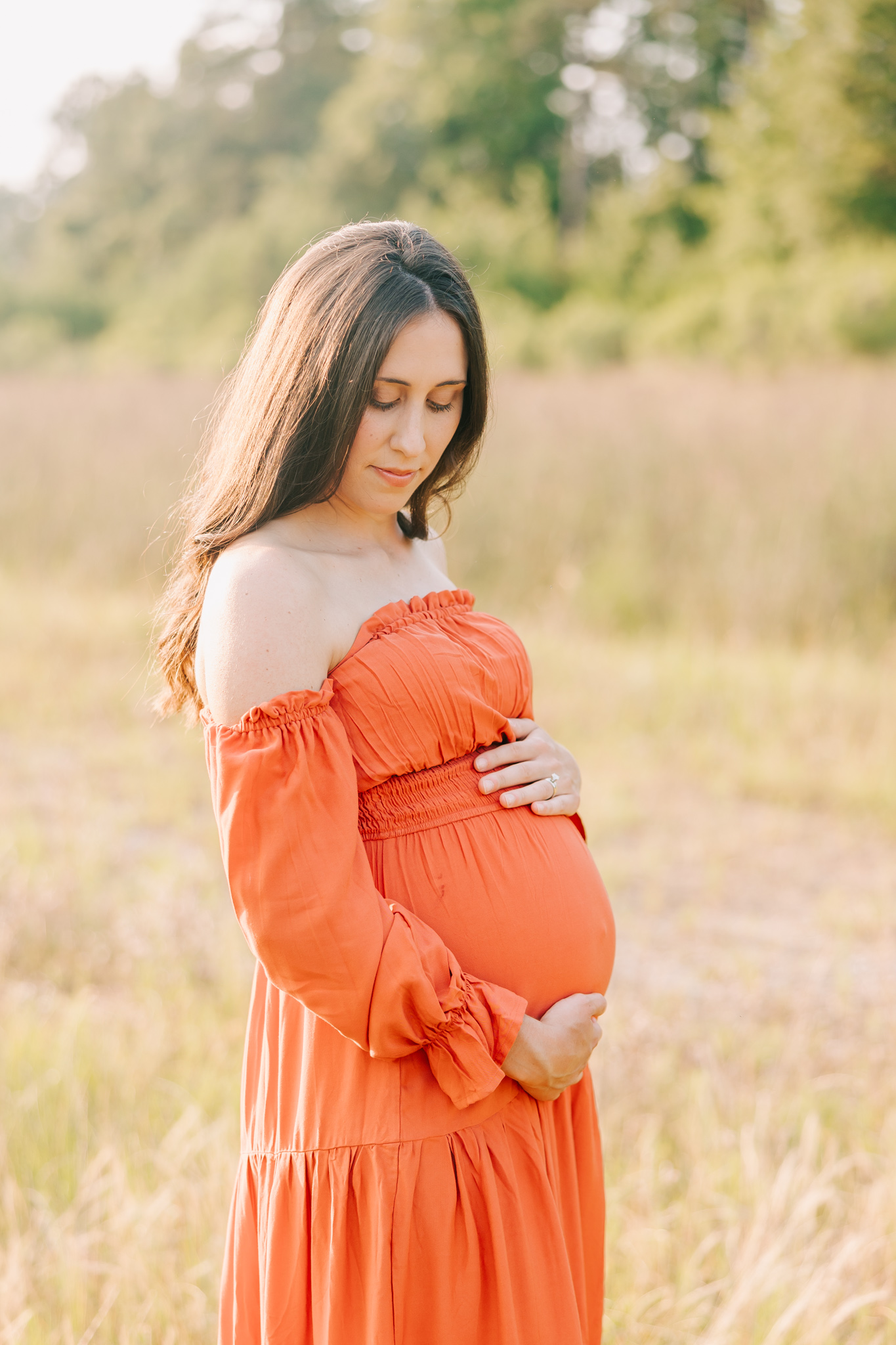 Expecting mom capturing maternity portraits before her last baby arrives soon.