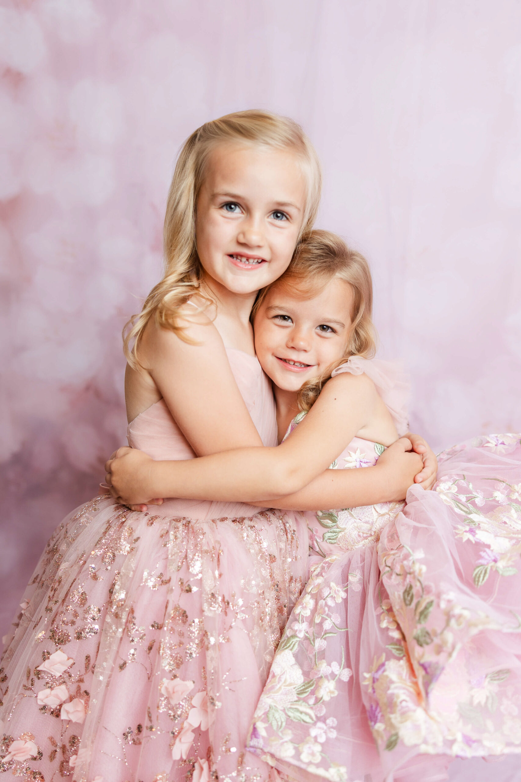 Sister session in the studio of Molly Berry Photography. 